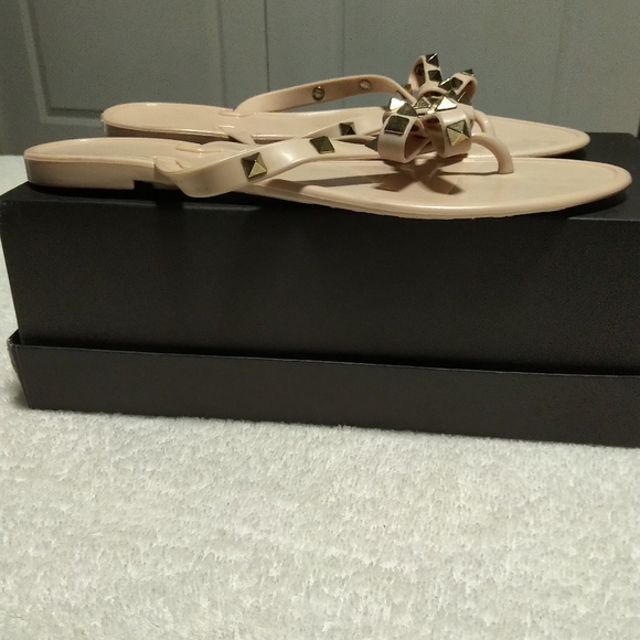 BRAND NEW Jelly Rockstud Sandals - Picture 3 of 4